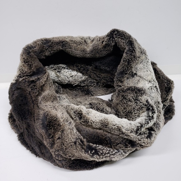 Denver Hayes Plush Fur Infinity Scarf - Picture 3 of 5